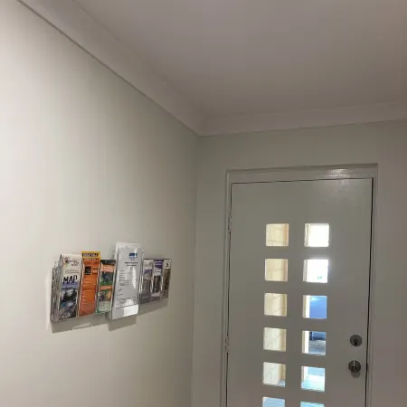 Central 3 Bed home with pool, EV Charger and unlimited free Wi-Fi Отели рядом с достопримечательностью «Залив Джограф»