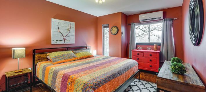 Mtn-View Gem w/ Deck & Hot Tub in Tannersville Ξενοδοχεία στην πόλη Pocono
