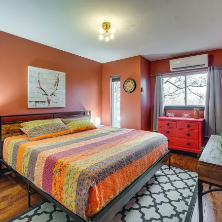 Mtn-View Gem w/ Deck & Hot Tub in Tannersville
