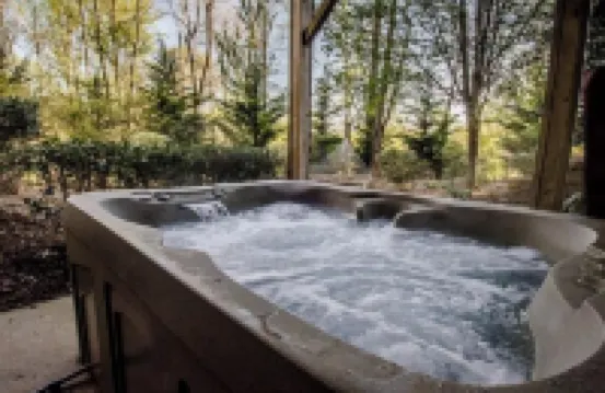 Romantic getaway w/hot tub