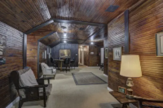 INCREDIBLE 8br 4ba Log House, Big St Germain Lake, Outdoor Covered Bar, Beach