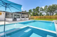 Swim, Game & Bbq: Family Retreat in Stuart - Family