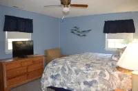 Driftwood- Firepit, Bikes, Closest Neighborhood to Assateague Beach Hotels near Chincoteague Island