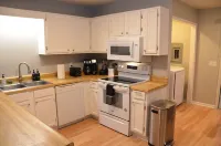 2-bedroom apartment in charming Daleville with WiFi, AC. Enjoy your stay - WiFi