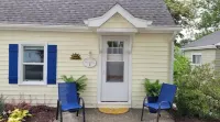 Vintage Cozy Cottage 2 Blocks from Ludington Beach Hotels near Stearns Park