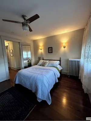 Charming 3-bedroom house with AC, WiFi in Peekskill Hotel a Peekskill