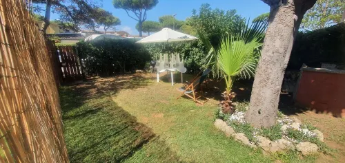 Marina di San Nicola holiday home with garden Hotels in Ladispoli