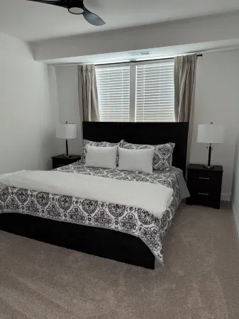 BRAND NEW Condo in HISTORIC Downtown Wake Forest Отели рядом с достопримечательностью «Page 158 Books»