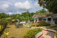 Le Relax Hotel and Restaurant Hotels near Fairyland Beach