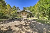 Pet-Friendly Cottage w/ Fire Pit - 3 Mi to Siu! - 3-Star