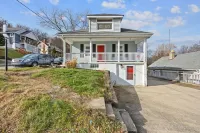 Green Destiny! 7min to DT Cincy, Pool & Hot tub Hotels in Ludlow