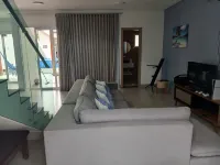 Cozy house 500m from the beach in Guarujá, pet friendly