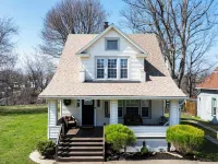 Lakeview Modern Stay Near Beaches, GOTL, and Spire Hotels in Ashtabula