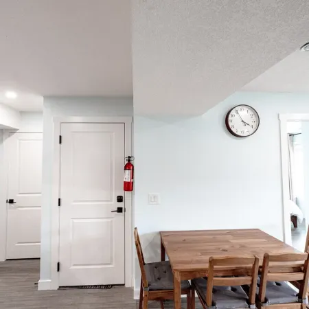 3-Beds (Sleeps 6), 2-Baths, Full Kitchen+PrivateEntrance, Ravine View