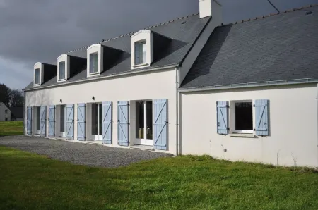 Family home near the beach, between Ile Tudy and Sainte Marine Отели в г. Комбри