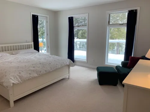 Spacious Waterfront Cottage with Privacy and Stunning Views