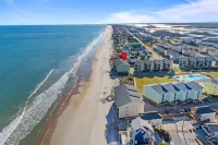 The Endless Wave: Oceanfront Condo, Sunrise View, Pool, 1-mile to Dining & Pier
