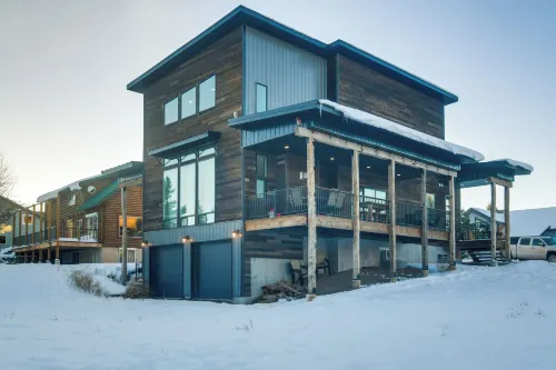 Modern Island Park Cabin ~ 23 Mi to Yellowstone!