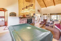 Hot Tub and Game Room! 30-Acre Vernon Retreat - Kæledyr tilladt