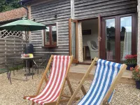 BUTTERCUP COTTAGE  in beautiful Devon countryside. Hotels in Colyton