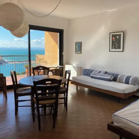 Collioure large apartment terrace swimming pool garage air-conditioning exceptional view.