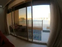 Chalet on the ground, the sea is 10 meters away Hotels in Al Khiran