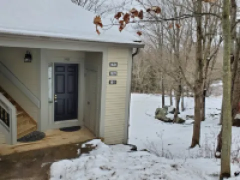 Charming Muskoka Getaway on Fairy Lake, Huntsville