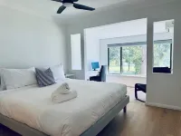 Large Lakefront House on Lake Macquarie with Kayaks, Kids Toys and Dog Door Hotels in Caves Beach