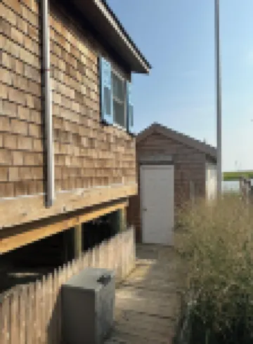 Charming StoneHarbor WATERFRONT back-bay cottage minutes to beautiful SH beaches