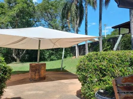 Acomodações Aconchegantes, Salão Gourmet, Piscina, Muito Verde e Tranquilidade Отели в г. Piedade