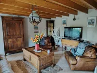 Breton house in the heart of the Monts d'Arrée Hoteles en Scrignac