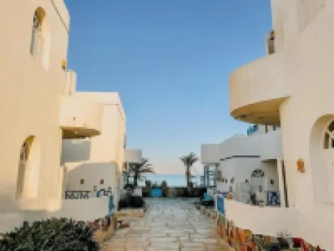 Eel Garden Villas - mountain view beach side apt.