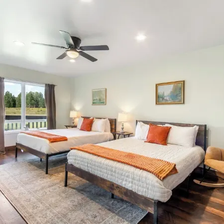 Peaceful Mountain Retreat that sleeps 7, views of Pagosa Peak & Bonus Workspace!