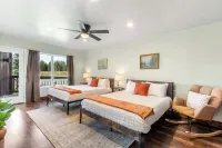 Peaceful Mountain Retreat that sleeps 7, views of Pagosa Peak & Bonus Workspace!