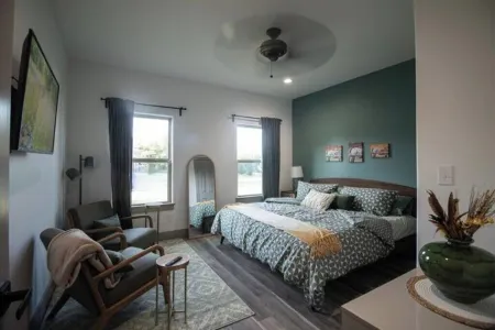 Hot Tub Paradise: Fire Pit - BBQ - Family/Couples