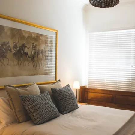 LUXURY IN THE HEART OF ORANGE. 1 MINUTE WALK TO BEST CAFES AND RESTAURANTS