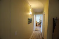 Charming 1-bedroom apartment in lovely Biddeford with AC, WiFi Hotels in Biddeford