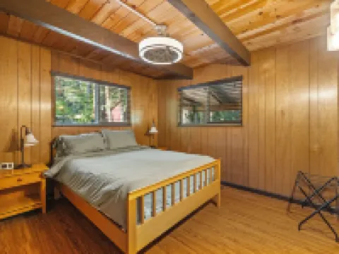 Creek Cabin - Fly-in Acres Lake Access - private Creek access with fire pit Hotels in Arnold