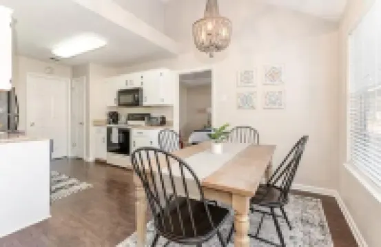 Heart of Pooler- Family friendly w/ garage parking