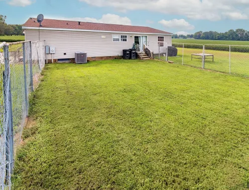 Quiet Farm setting surrounded hundreds of acres of fields. Workers welcome.