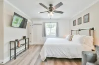 Modern Minimalist Suite 101