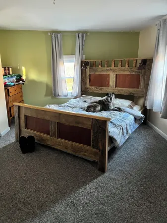 Charming 2-bedroom house with AC and WiFi in Williamsport