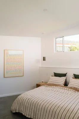 Relax & unwind at Vic's place Falcon Bay. Your perfect beach side escape awaits! Hotels in Falcon