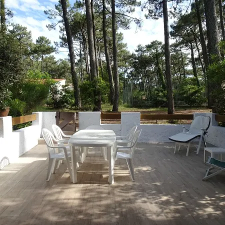 Maisonnette, in the middle of the pines, 5 mn walk to the beach, near Hossegor