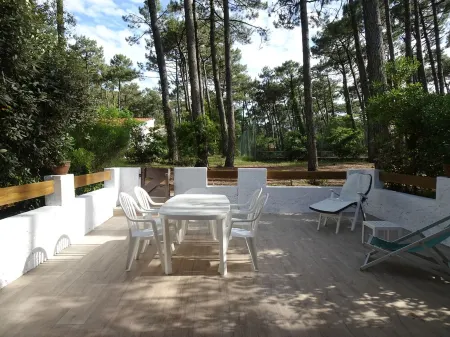 Maisonnette, in the middle of the pines, 5 mn walk to the beach, near Hossegor