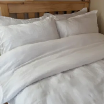 A studio apartment at a secluded area by the river, surrounded by mountains. Hotels in 