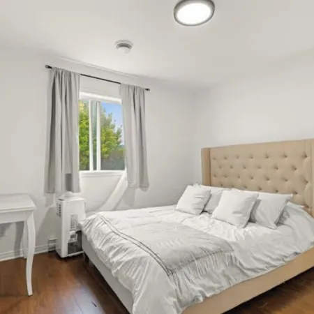Lovely 2-bedroom Apt. in DIX30 close to DT