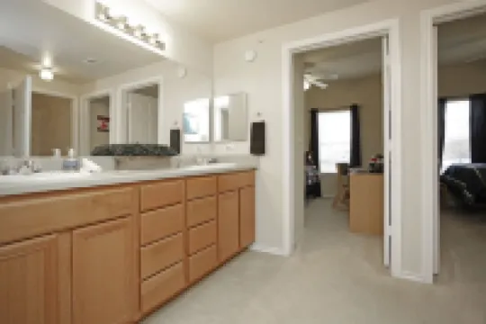 "Spacious 4-Bedroom Apartment in the Heart of Warrensburg near UCM!