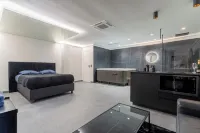 Black Suite Jacuzzi Disneyland