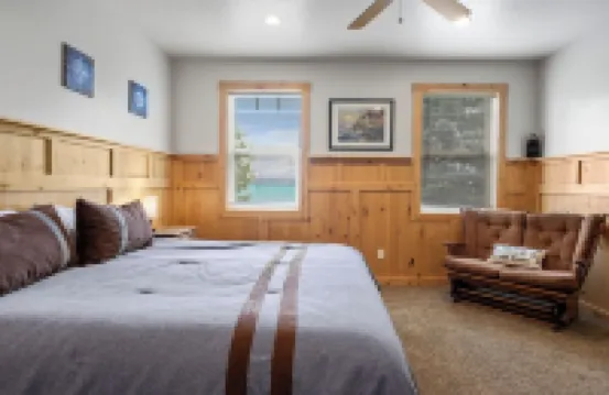 Lakeside Haven, a cozy and relaxing home that sleeps 24 with pool/hottub access!